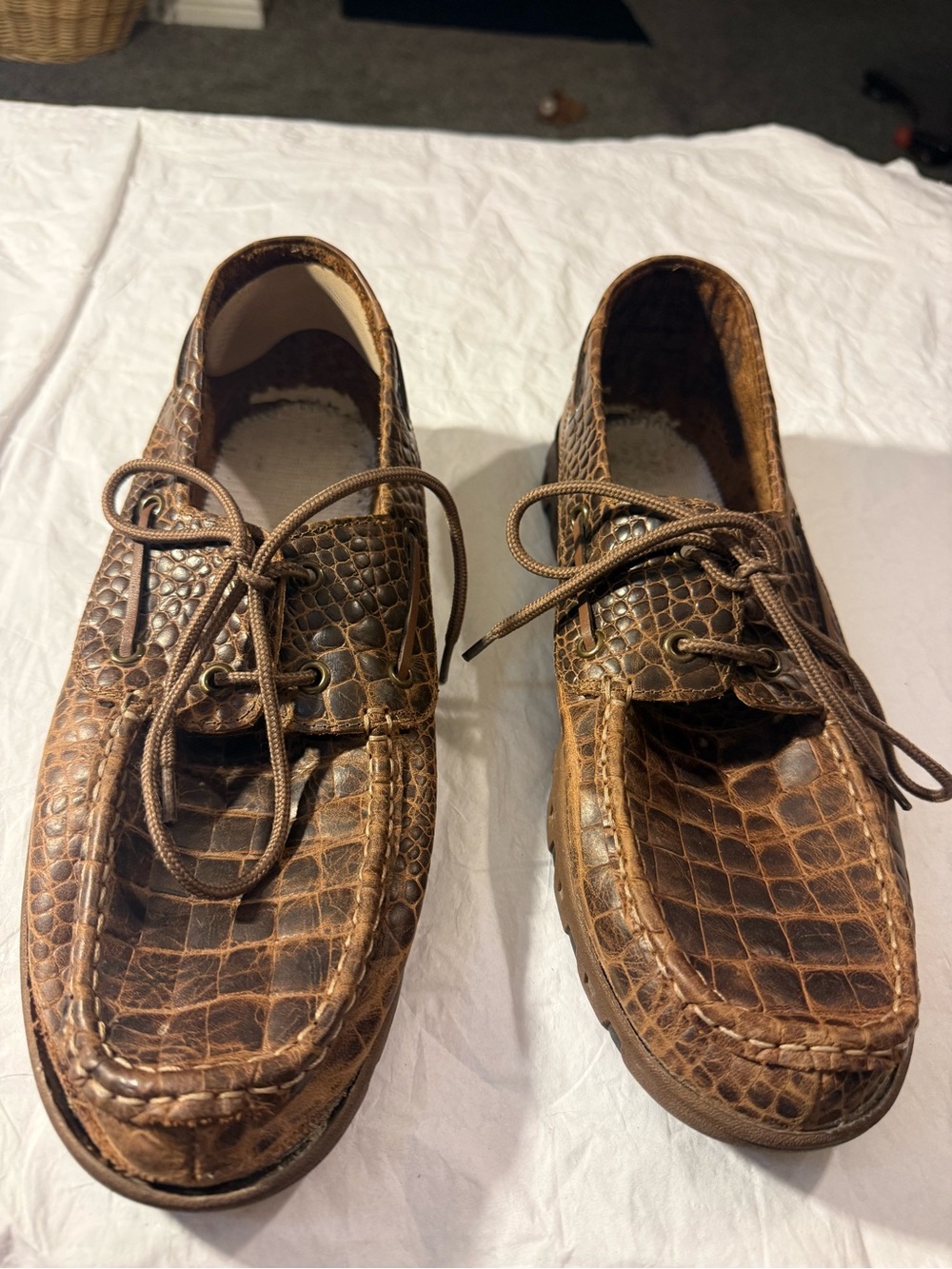 Men's Brown Croc-Embossed Leather Lace-Up Moccasins